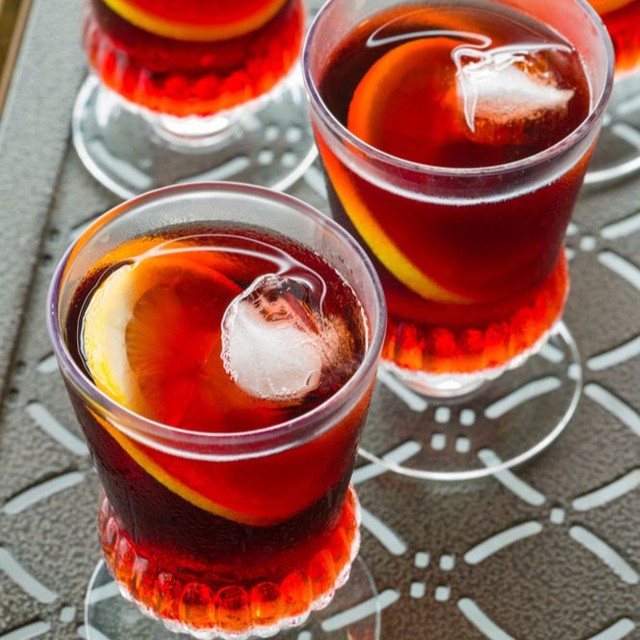 #Dubonnet finally receives royal warrant! Here is a quick history of Queen Mum's fav!
•
• https://tinyurl.com/yc29xfm6